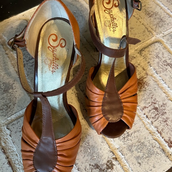 Heels - Picture 2 of 7